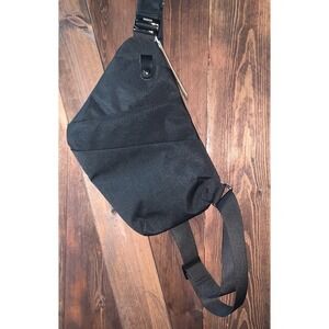 NWT VADOO Sling Bag - Anti-theft Crossbody Shoulder Bag for Men / Women Black